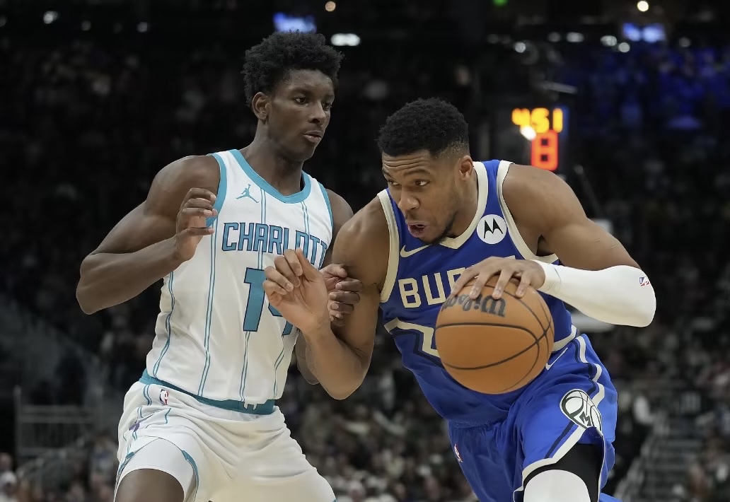 开云体育app下载-包含清晨密尔沃基雄鹿更衣室发声：NBA总决赛节点到来，压力陡增，身体对抗强度拉满的词条