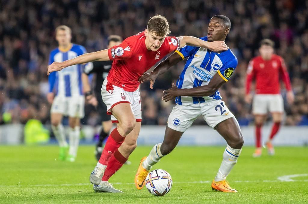 开云体育app下载-托特纳姆训练开放日，今晨远射贴柱引欢呼，欧联在即，训练强度明显提升(托特纳姆队9号)