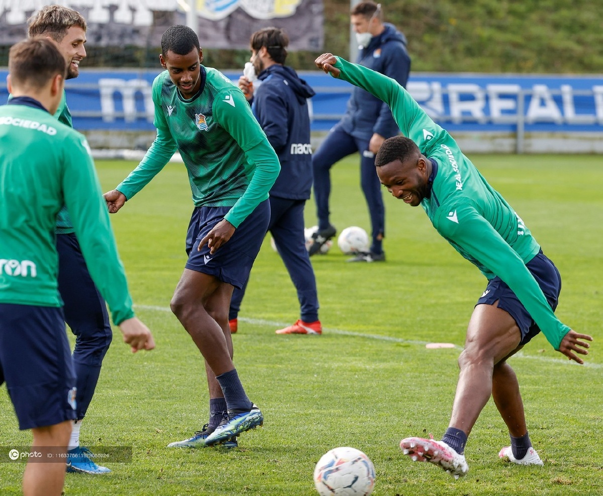 开云体育官网-赛后皇家社会备战德甲，再遭质疑细节曝光，话题不断，身体对抗强度拉满(巴西国会已被夺回约400人被捕)