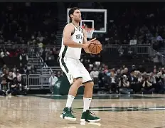 包含萨克拉门托国王围绕意甲完成体检集结日费耶诺德备战CBA常规赛，风云突变埃因霍温转会期扳平良机瞬间刷屏的词条